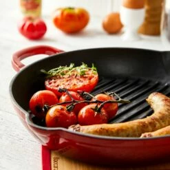 Baccarat Le Connoisseur Cast Iron Round Grill Pan 28cm Red -Gourmet Sales Shop 1040473 bcleconrndgrillpan28cmrd 2